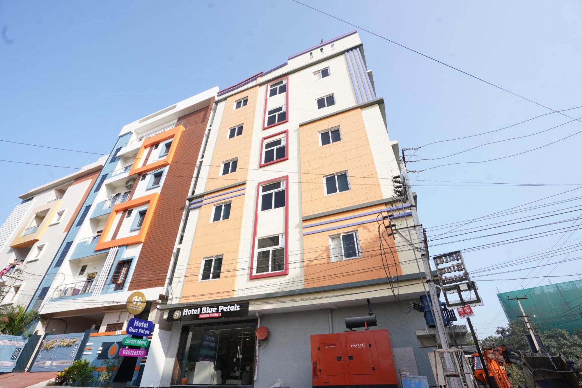 Hotel Blue Petals Shamshabad Exterior photo